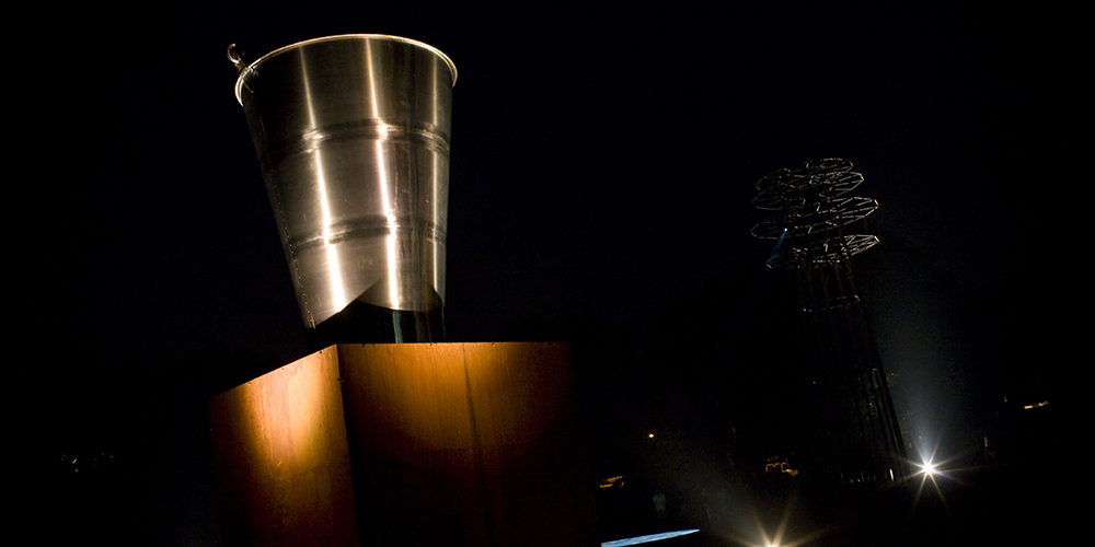 Subodh Gupta, The Steel Bucket, 2008. 48 Degrees Celsius. Public. Art. Ecology, Delhi. Image courtesy of Sanjit Das and Khoj International Artists’ Association.